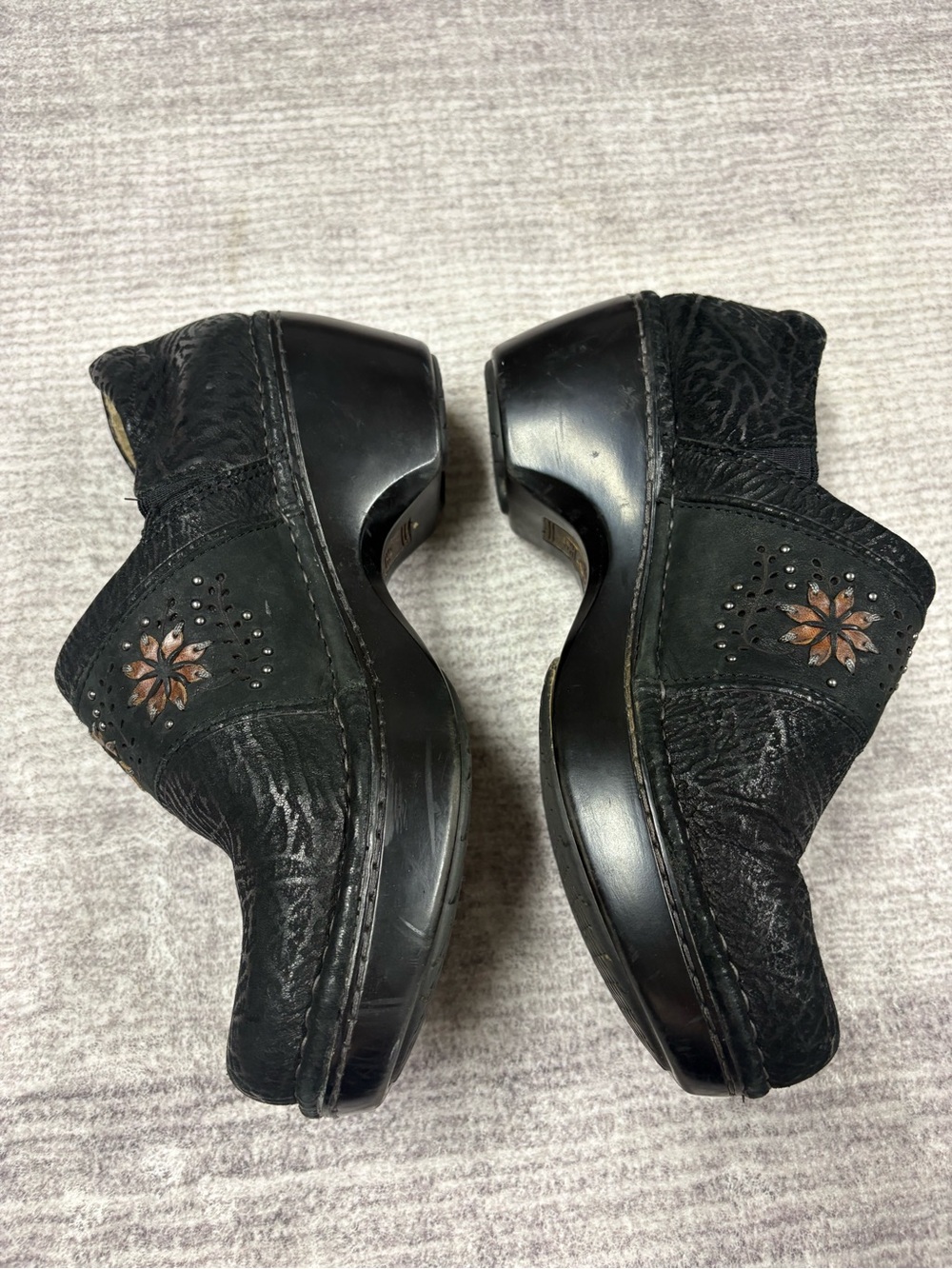 ARIAT Women’s 8.5 Platform Clogs Black Leather Patchwork Floral Chunky Western - Picture 4 of 8